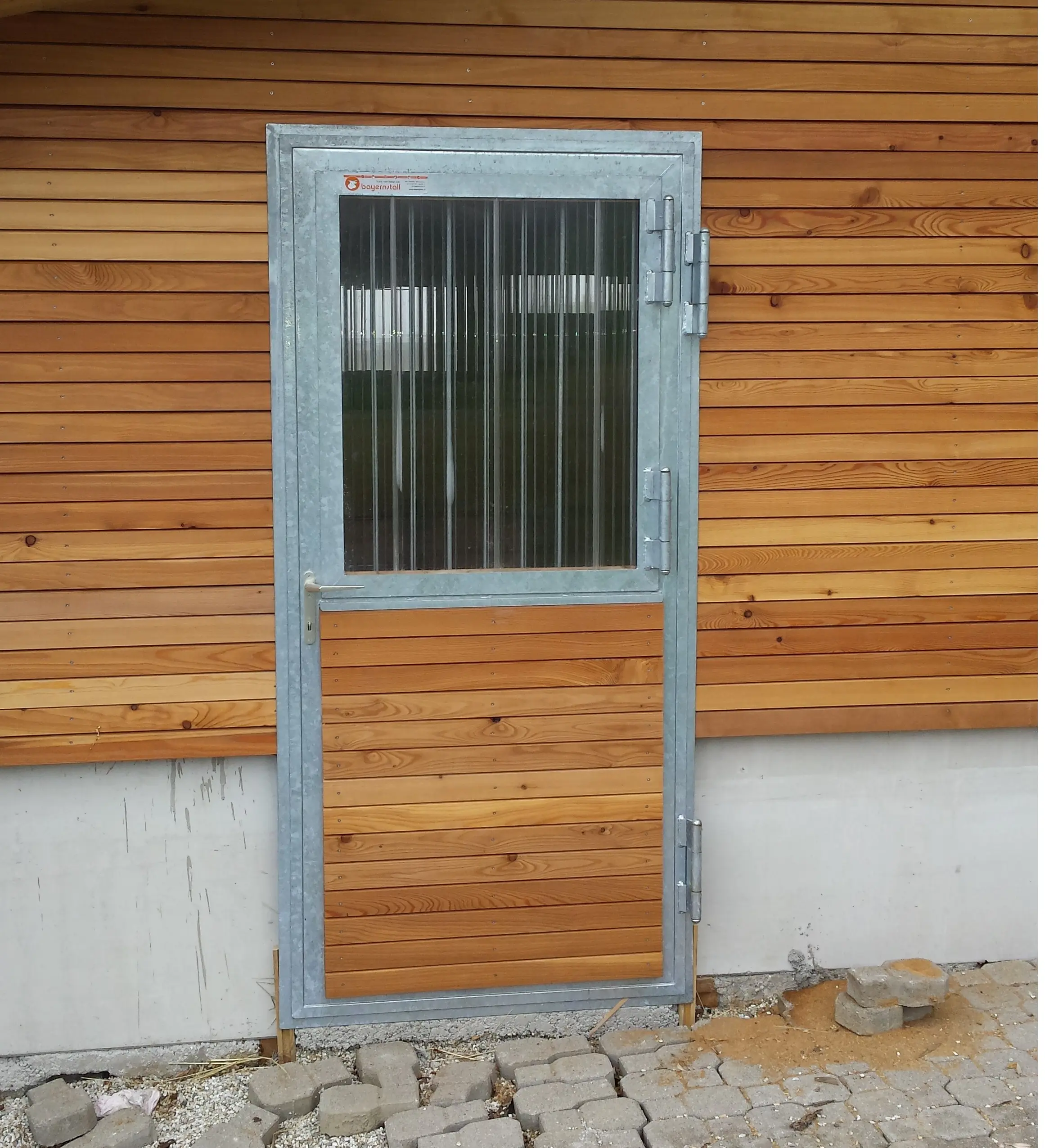 Detailansicht eines Stalltors