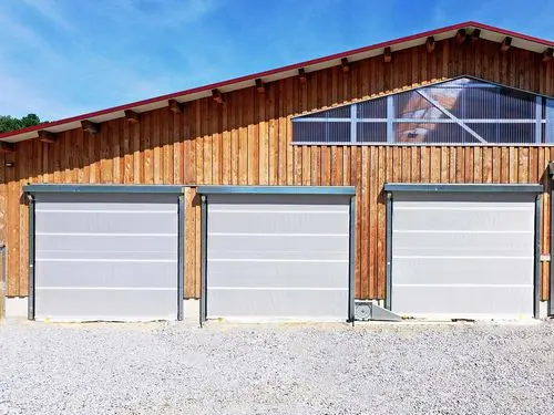 Textile Tore und Windschutzsysteme von AGROTEL